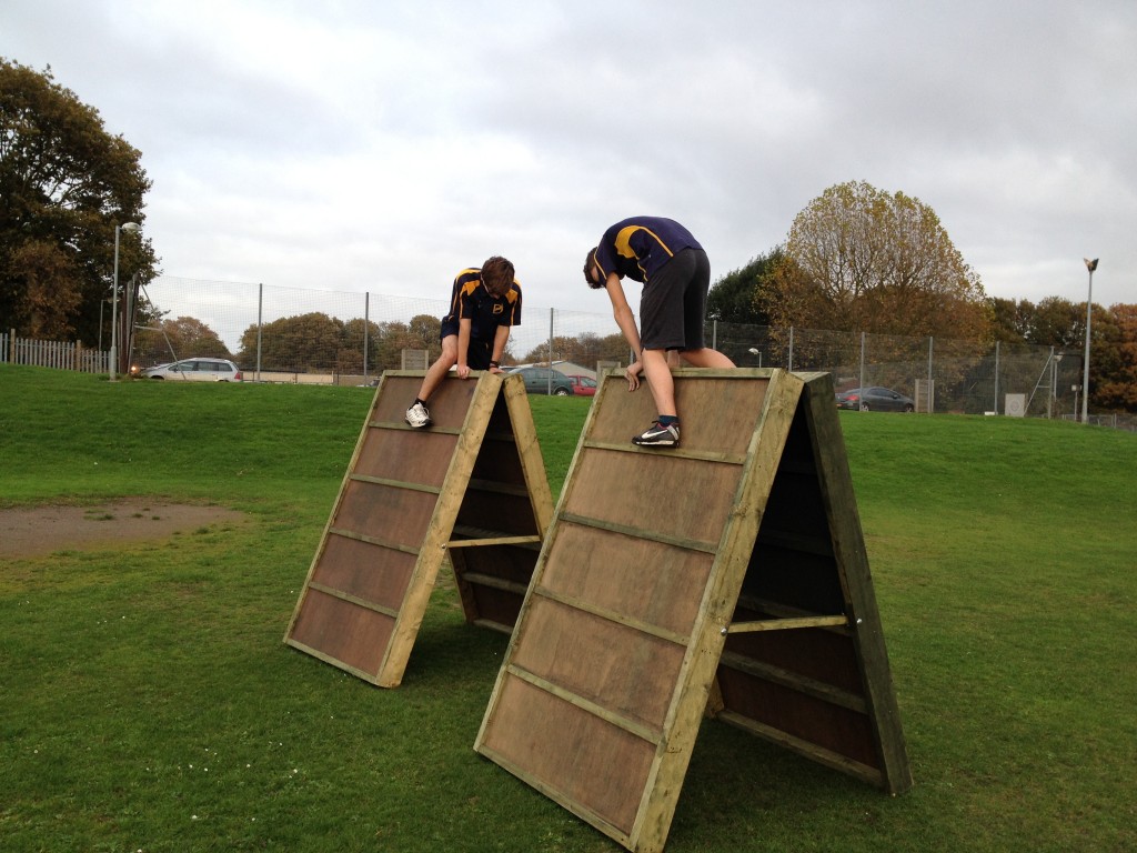 muddy-mayhem-assault-course-mobile-assault-course-assault-course